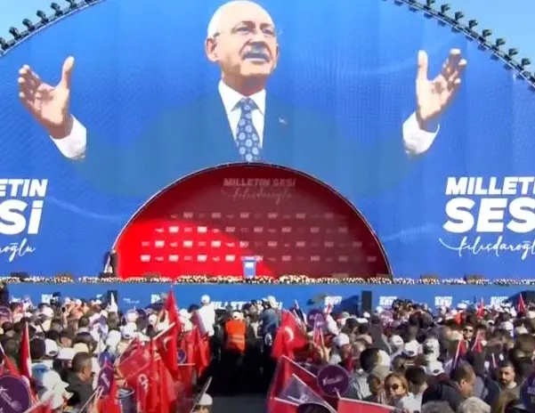 CHP’nin mitinginde bir tane Atatürk fotoğrafı yok!