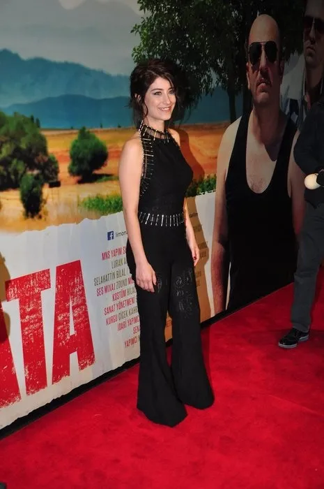 Hazal Kaya, saplantılı hayranından yine şikayetçi oldu-8