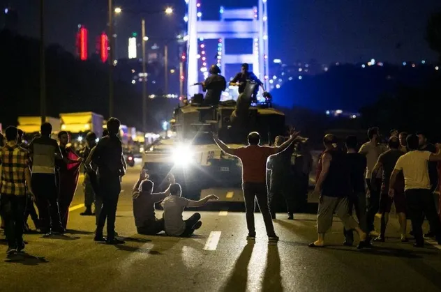Lacivert Dergi'den 15 Temmuz'a özel sayı: Millî iradenin direnişi ele alındı!