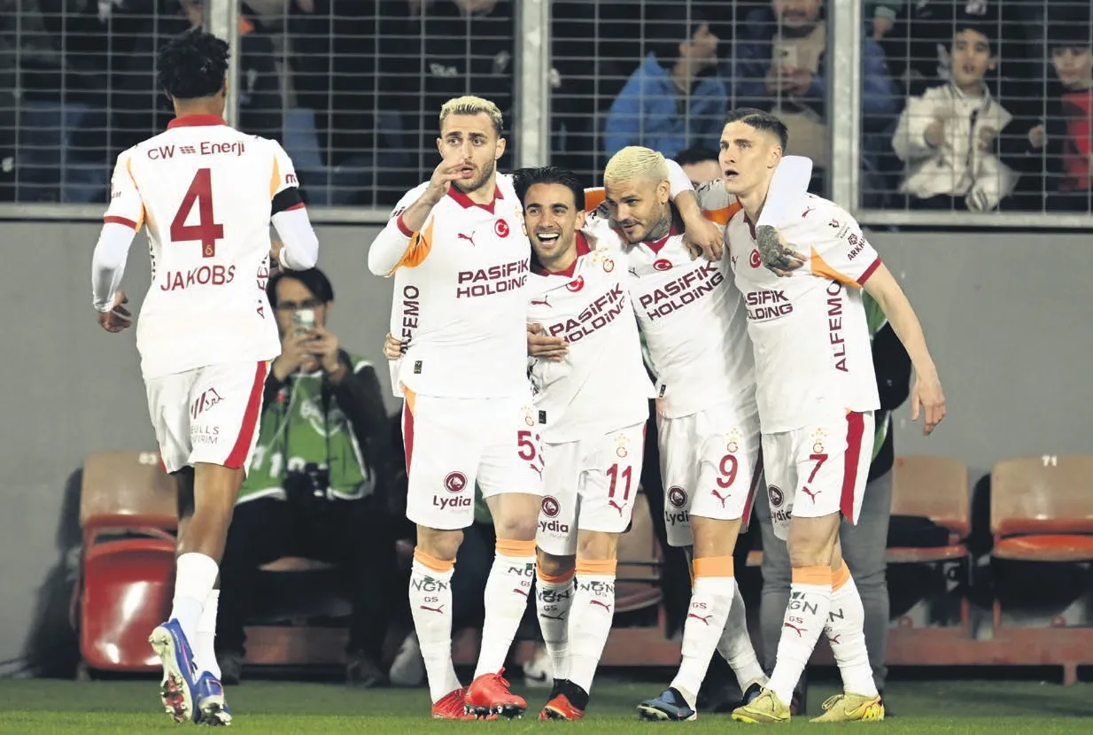 Aslan hep zirvede