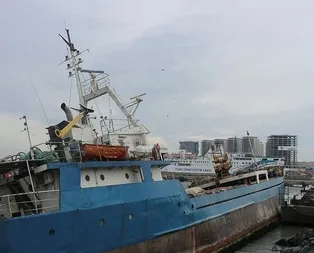 İstanbul’da yük gemisi karaya vurdu
