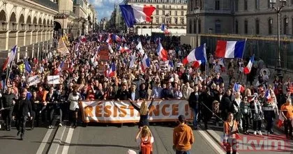 On binlerce Fransız sokağa indi! Enerji krizi tavan yaptı halk Macron’u istifaya çağırdı: AB ve NATO’dan çıkalım