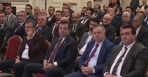 CHP'de 'korsan toplantı' krizi! Özgür Özel'den İmamoğlu'na 'genel başkan benim' ayarı: Güç savaşını anlatan o kare ve tavşana kürsülü mesaj