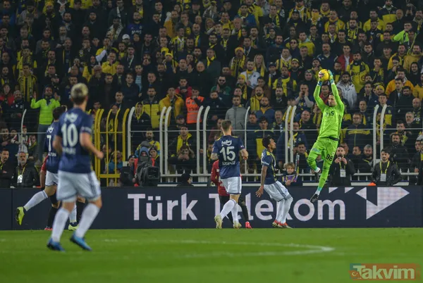 Fenerbahçe - Galatasaray derbisinde dikkat çeken kareler! O hareket damga vurdu... - 27