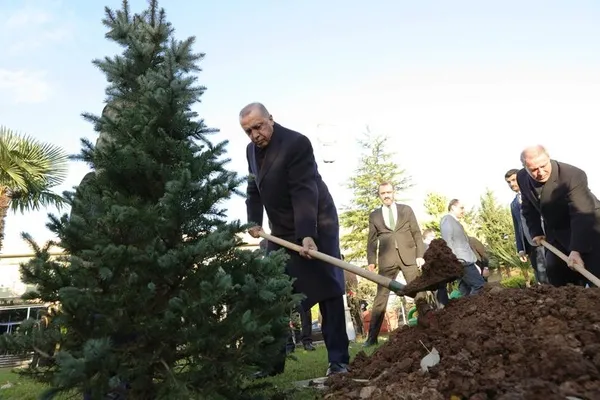 cumhuriyet-tarihinin-rekoru-kirildi-19-yilda-65-milyar-fidan-toprakla-bulustu-1691209781734.jpeg Cumhuriyet tarihinin rekoru kırıldı: 19 yılda 6.5 milyar fidan toprakla buluştu-3