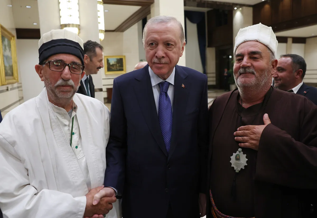 baskan-erdogan-muharrem-iftarinda-ic-cephe-dedi-haci-bektas-i-veli-ile-cagri-yapti-bir-olalim-iri-olalim-diri-1782382462786.jpg Başkan Erdoğan Muharrem iftarında "iç cephe" dedi! Hacı Bektaş-ı Veli ile çağrı yaptı: Bir olalım, iri olalım, diri olalım-4