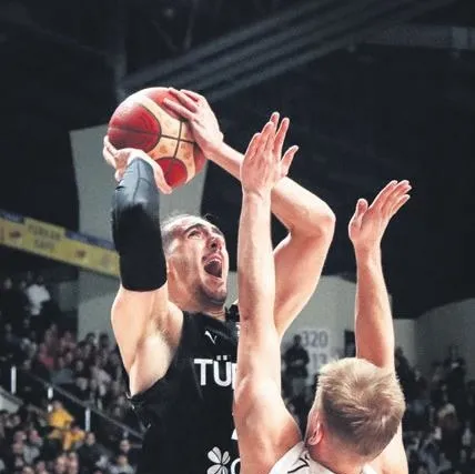 Milliler 2. yarıda yıkıldı