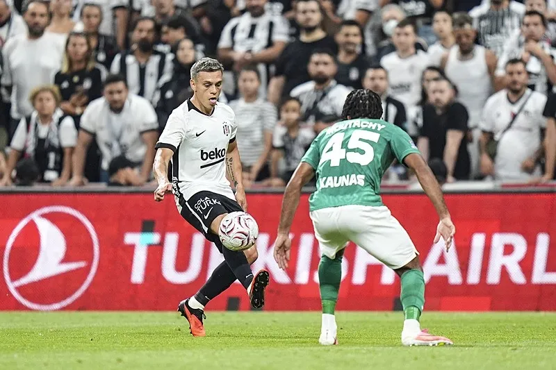besiktasin-yildizi-leandro-trossard-sakatlandi-1789807344716.jpeg Leandro Trossard’dan kötü haber geldi: Topuk kemiğinde ödem saptandı-2