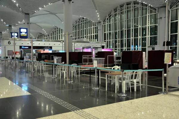 istanbul-havalimaninda-son-hazirliklar-tamamlandi-oy-kullanma-0800de-basliyor-1682570010216.jpg
