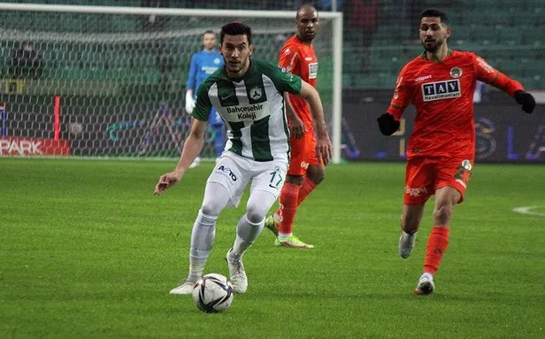 alanyaspor-giresun-deplasmaninda-galip-giresunspor-1-3-alanyaspor-mac-sonucu-1642954027211.jpeg