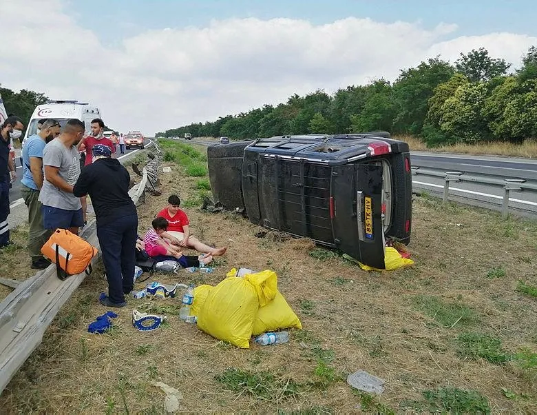TEM Otoyolunda can pazarı: 6 yaralı