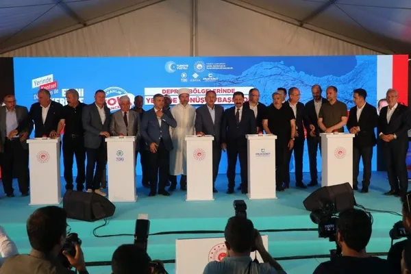 bakan-ozhaseki-yerinde-donusum-projesine-e-devlet-uzerinden-son-bir-saat-icerisinde-tam-bin-200-basvuru-oldu-1689617350828.jpeg Çevre, Şehircilik ve İklim Değişikliği Bakanı Mehmet Özhaseki: “Yerinde dönüşüm projesine son bir saat içerisinde bin 200 başvuru oldu”-2