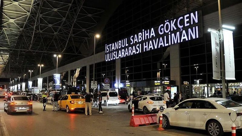 istanbulda-hava-ulasimina-engel-sabiha-gokcende-ucuslarin-yuzde-10u-iptal-edilecek-1720634991284.jpeg Yolculuk yapacaklar dikkat! Sabiha Gökçen Havalimanı'nda uçuşlara hava koşulu engeli: Yüzde 10 azaltma kararı-2