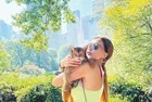 Amerikalı Tomm! Ünlü model Ebru Şallı, New York sokaklarını kedisiyle gezdi