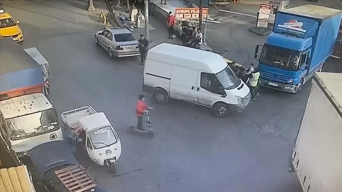 Karayolları Trafik Kanunu değişiyor! Teklif TBMM'de: Kavga için araçtan inene 3 ceza birden | Kırmızı ışıkta geçene yeni cezalar