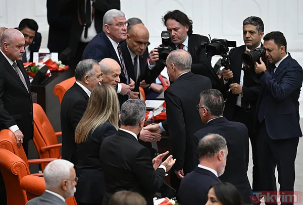 TBMM'de renkli anlar! Önce açılış sonra resepsiyon... Başkan Erdoğan'dan "biriz beraberiz" mesajı: Tek tek tokalaştı - 9