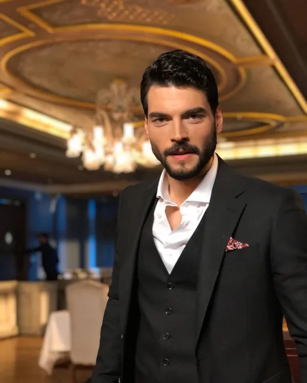 hercai-ile-parlayan-akin-akinozunun-unu-ulke-sinirini-asti-basarisi-ispanyada-buyuk-ses-getirdi-yeni-ve-karsi-konulamaz-turk-jonu-1623181357681.jpg