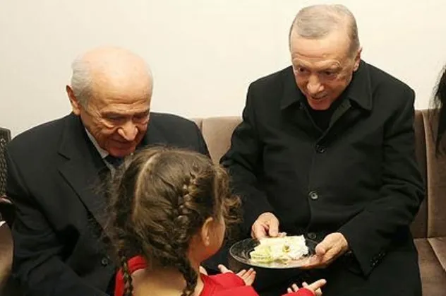 Başkan Erdoğan ve Devlet Bahçeli konteyner kentteki kreşte çocuklarla bir araya geldi