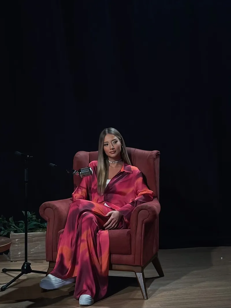 aleyna-kalaycioglundan-canbay-atagi-olumle-tehdit-iddiasi-1775023000189.jpg Aleyna Kalaycıoğlu'ndan Canbay atağı! Ölümle tehdit iddiası-6