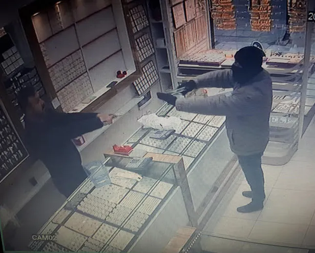 Kuyumcuyu soymaya kalktı! Hayatının şokunu yaşadı