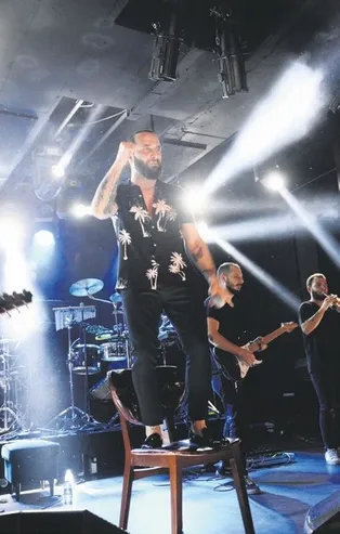 Berkay'dan sandalye şov