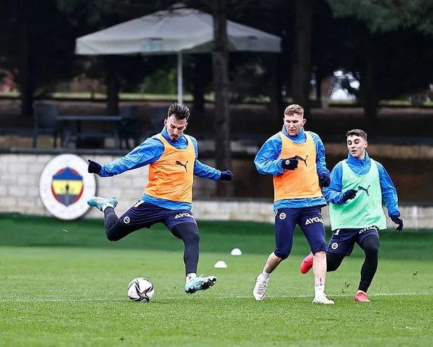 luiz-gustavo-ve-filip-novaktan-haber-var-fenerbahcede-alanyaspor-hazirliklari-1646669584462.jpeg Luiz Gustavo ve Filip Novak'tan haber var! Fenerbahçe'de 'Alanyaspor' hazırlıkları-2