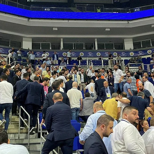 Fenerbahçede olaylı kongre! Borç açıklandı... Ali Koça ve Uğur Dündara tepki yağdı: Önce istifa sonra geri adım