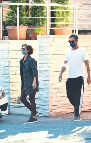 Özge Özpirinçci ve Burak Yamantürk koronavirüs mücadelesi