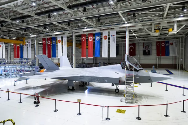 gozler-1-mayista-baskan-recep-tayyip-erdogan-milli-muharip-ucaka-ismini-verecek-1682775822375.jpg Gözler 1 Mayıs'ta: Başkan Recep Tayyip Erdoğan, Milli Muharip Uçak'a ismini verecek-3