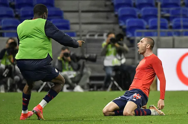 Fransa'da Lille'in kralı Burak Yılmaz Lyon'u tek başına yıktı: Soyunma odasında büyük coşku!