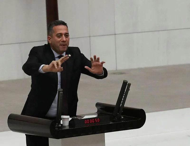 Cumhurbaşkanı’na hakaret serbest olsun