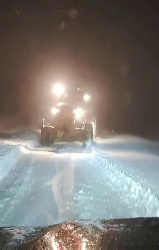 Karapet'te etkili olan tipi ve kar yağışı nedeniyle tünelde mahsur kalan 25 kişi kurtarıldı