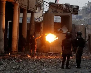 Göstericiler, Irakın güneyinde bir hükümet binasını daha ateşe verdi