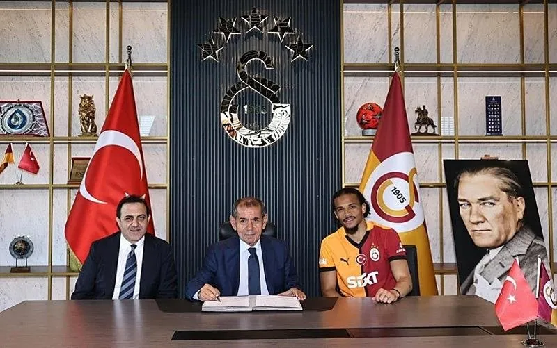 Sane imzayı attı. (DHA)