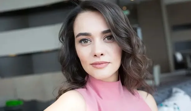 Hande Soral kimdir? Bir Zamanlar Çukurova dizi kadrosuna katılan Hande Soral hangi karakteri canlandıracak?-3