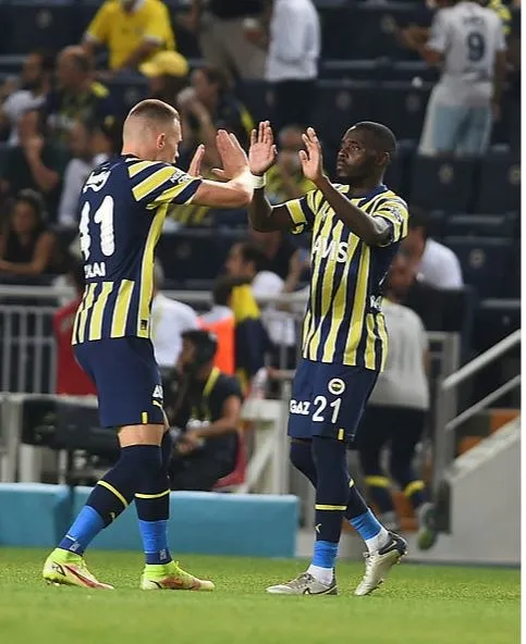 son-dakika-fenerbahce-teknik-direktoru-jorge-jesustan-szalai-ve-osayi-sozleri-1661344896114.jpg