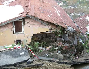Beykoz’da yol evin üzerine çöktü!