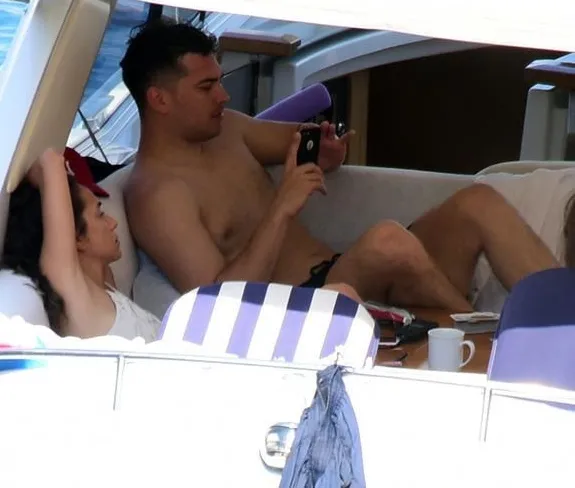 Çağatay Ulusoy sevgilisiyle tatilde-4