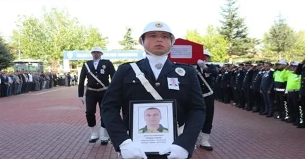 Şehit trafik polisi Yonuz Turan'ın naaşı düzenlenen askeri törenin ardından son yolculuğuna uğurlandı