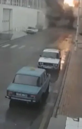 Ermenistan'ın Gence'ye düzenlediği roket saldırısı güvenlik kamerasına yansıdı!