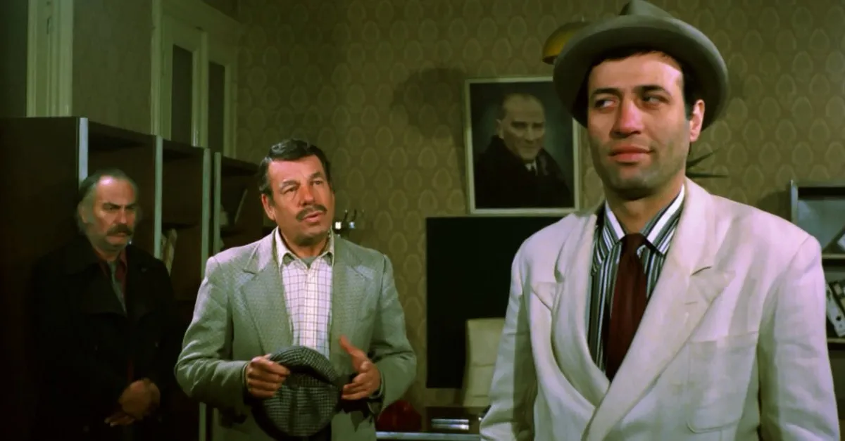 Uc Kagitci Filmi Nerede Kac Yilinda Cekildi Uc Kagitci Oyunculari Kimler Konusu Ne Takvim