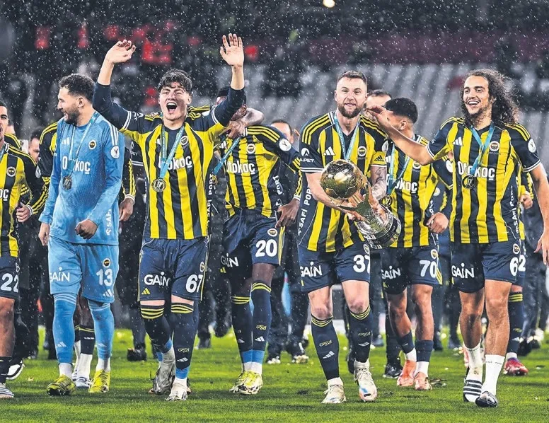 Fener perdeyi açıyor