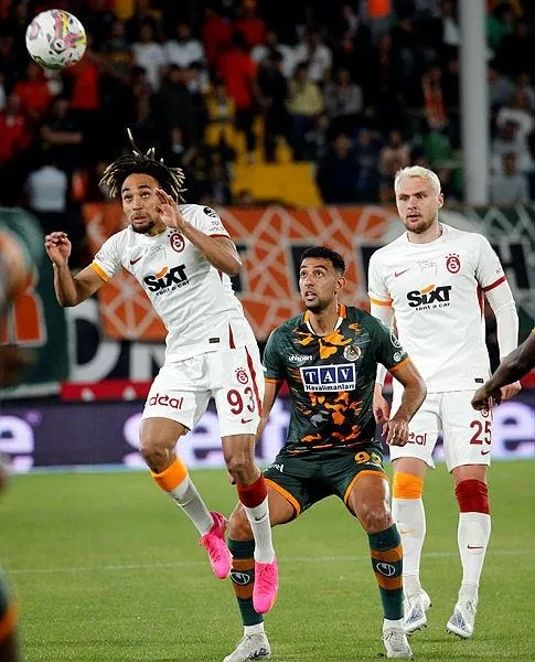 galatasaray-deplasmanda-alanyasporu-4-1-maglup-etti-1681847511626.jpeg