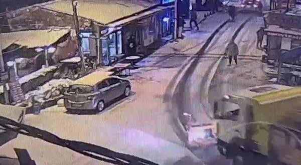 İstanbullu karla mücadele ederken balık keyfi yapan CHP'li İBB Başkanı Ekrem İmamoğlu iş PR'a gelince makamında yemek yedi-6