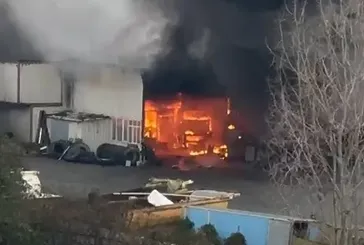 Boğazköy'de TIR tamirhanesi yangını kamerada!