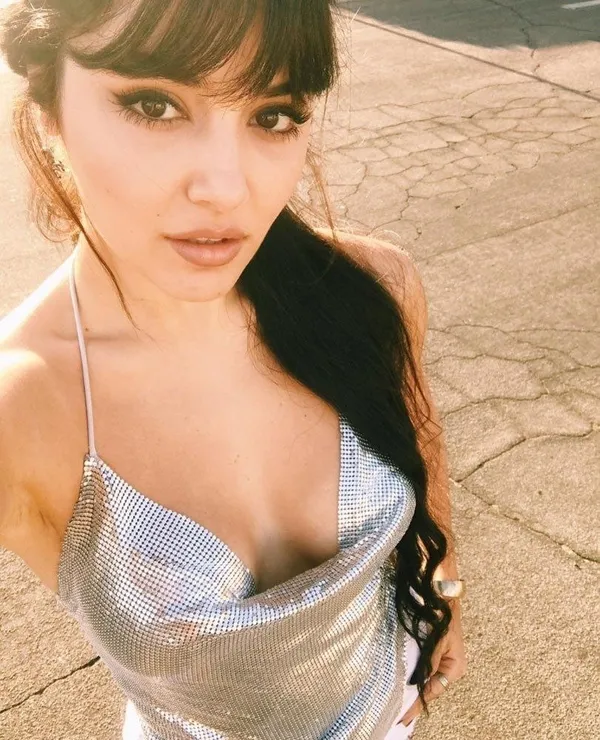 Hande Erçel’in Coachella’da giydiği kıyafette Türkan Şoray detayı-3