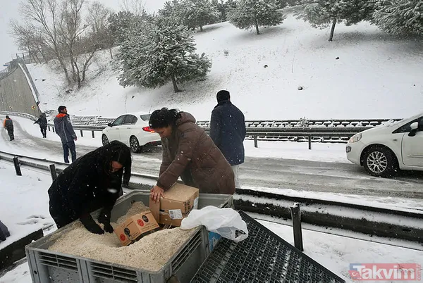 İstanbullu 'iş başa düştü' dedi, kendi imkanlarıyla yola tuz döktü! - 4