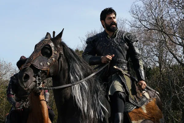 cerkutay-oluyor-mu-kurulus-osman-84-bolum-2-fragmani-yayinlandi-alplarim-ardimda-degildir-belli-ki-vezirin-eli-1646077775626.jpg Cerkutay ölüyor mu? Kuruluş Osman 84. bölüm 2. fragmanı yayınlandı: Alplarım ardımda değildir, belli ki vezirin elindeler!-7