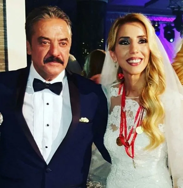 safak-ozbir-akusta-kimdir-kac-yasindadir-mesut-akusta-esi-safak-ozbir-kimdir-1629467767008.jpg Şafak Özbir Akusta kimdir, kaç yaşındadır? Mesut Akusta eşi Şafak Özbir kimdir?-4
