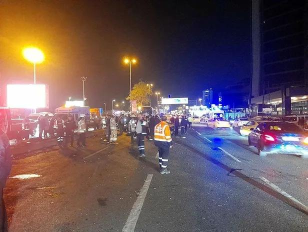 1682389882260.jpeg Zincirlikuyu'da zincirleme kaza! Çok sayıda yaralı var-3
